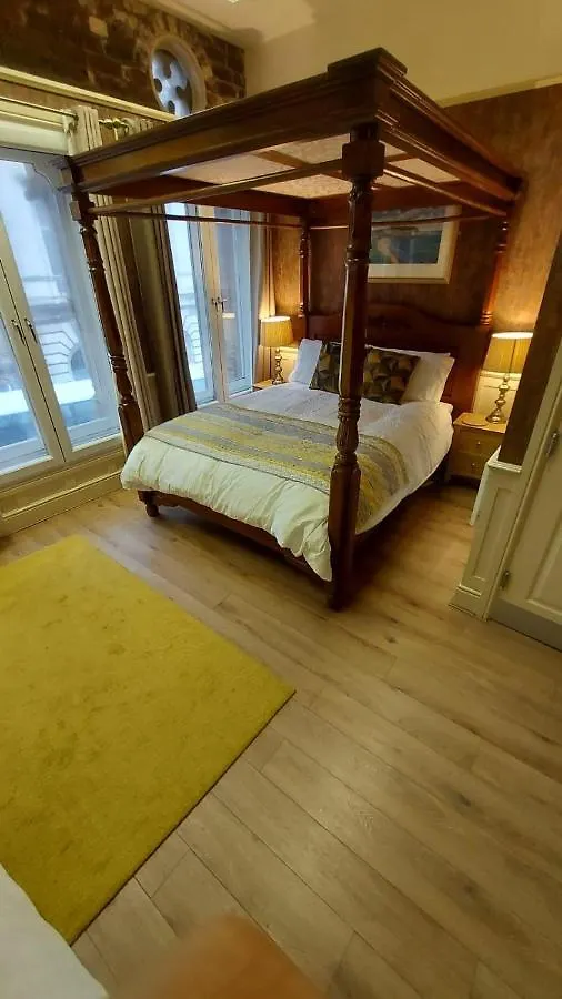 43A Crown Street elérhetőségei